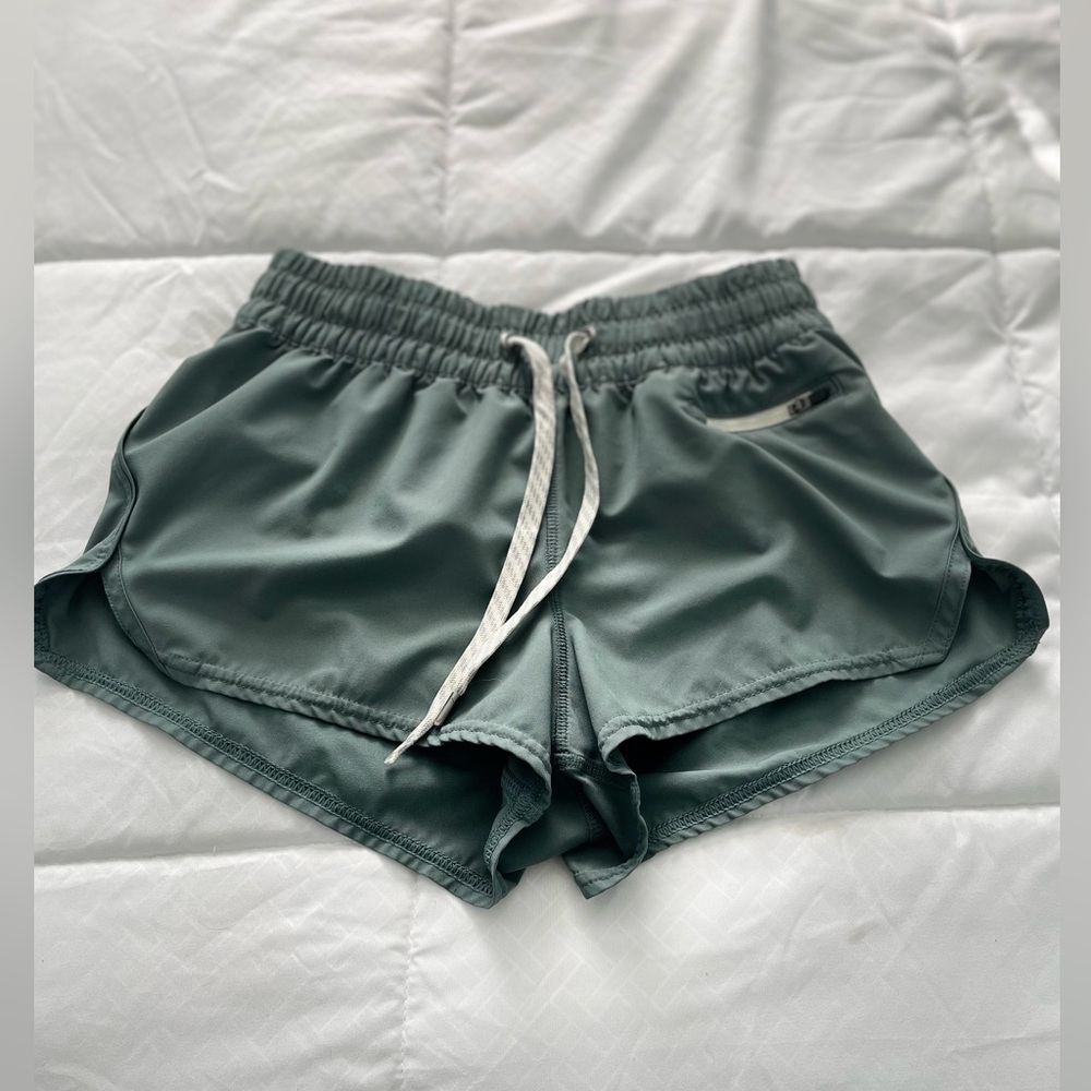 Vuori Shorts
